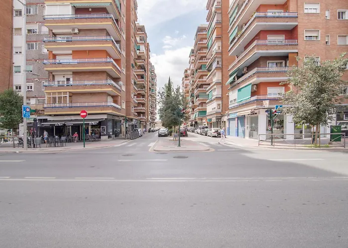 Delfín Retreat con Terraza junto a parada de Metro
